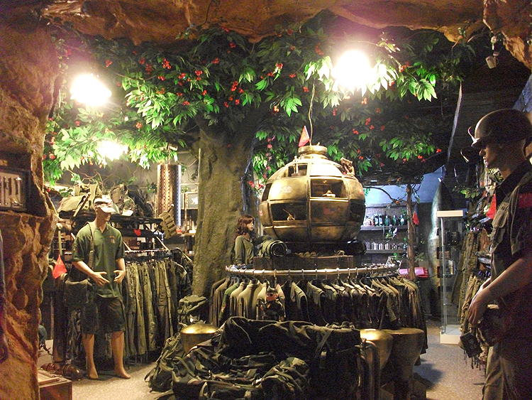 香港軍味兒服飾包柱仿真樹連鎖工程