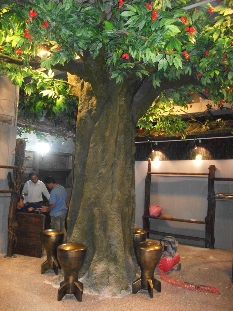 香港軍味兒服飾包柱仿真樹連鎖工程