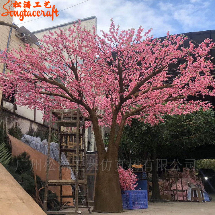 大型人造桃花樹