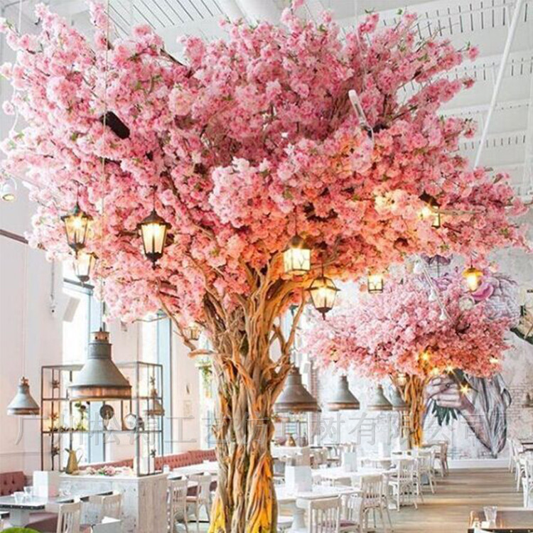 門店內(nèi)裝飾這樣的仿真樹，確是不錯的選擇